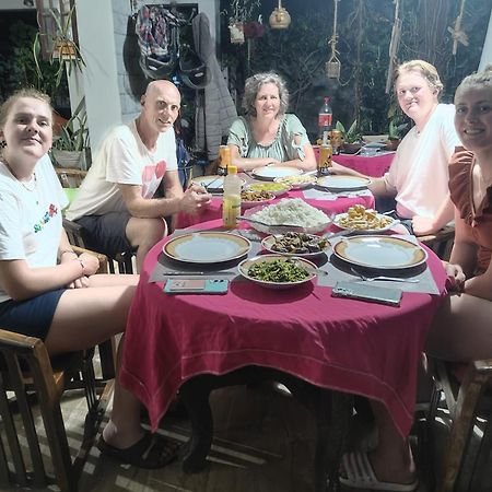 פולונרואה Rock Cascade Tourist Home & Cookery School מראה חיצוני תמונה