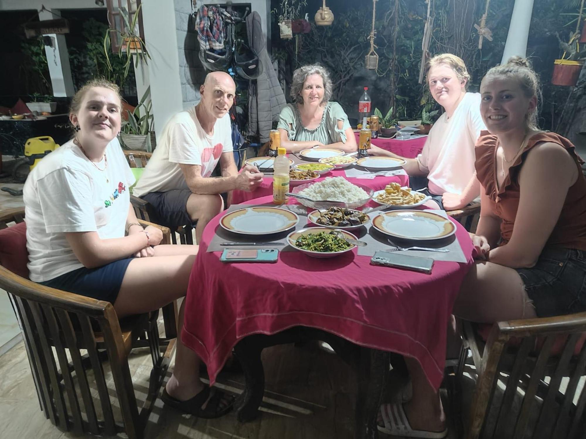 פולונרואה Rock Cascade Tourist Home & Cookery School מראה חיצוני תמונה