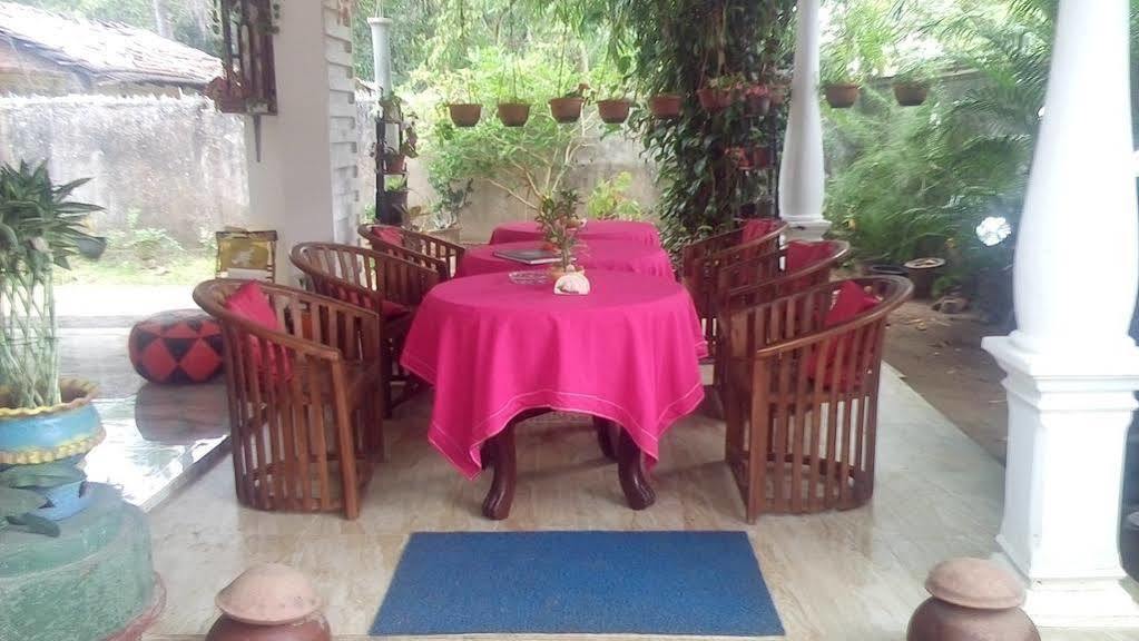 פולונרואה Rock Cascade Tourist Home & Cookery School מראה חיצוני תמונה